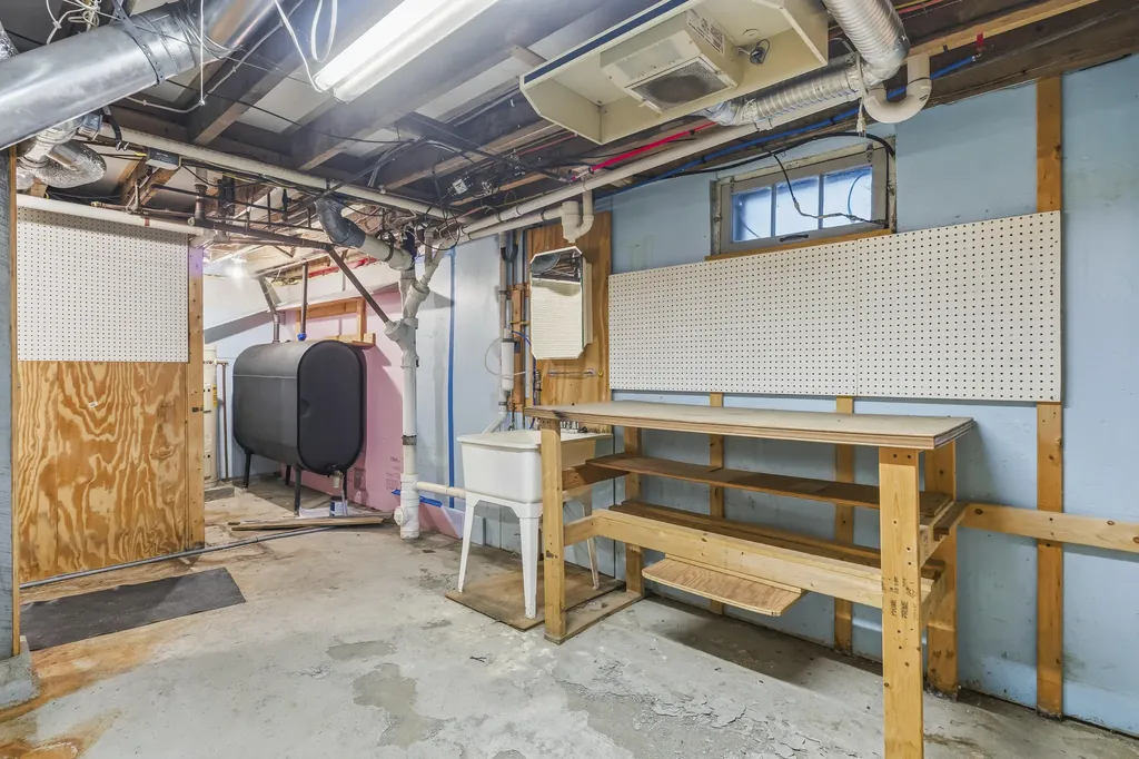 27 Edgemont Avenue Waterville ME 04901