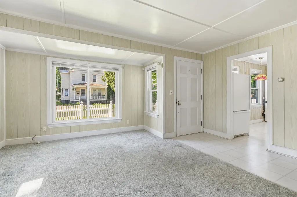 27 Edgemont Avenue Waterville ME 04901