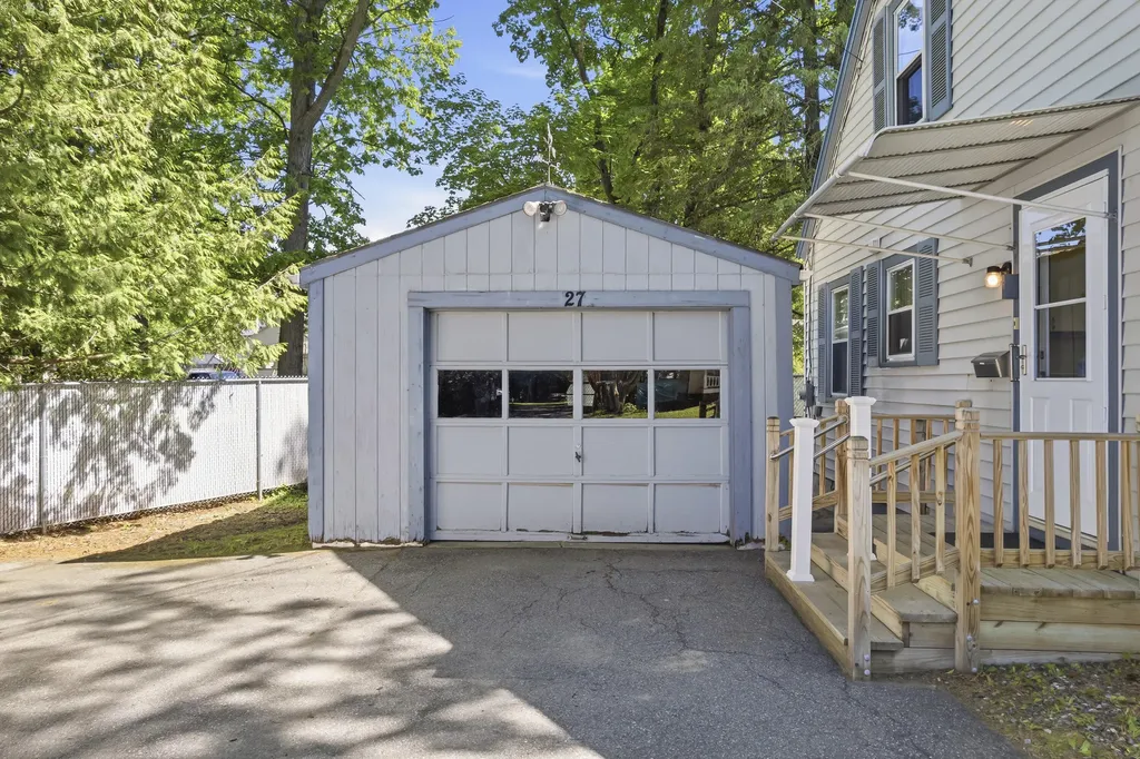 27 Edgemont Avenue Waterville ME 04901