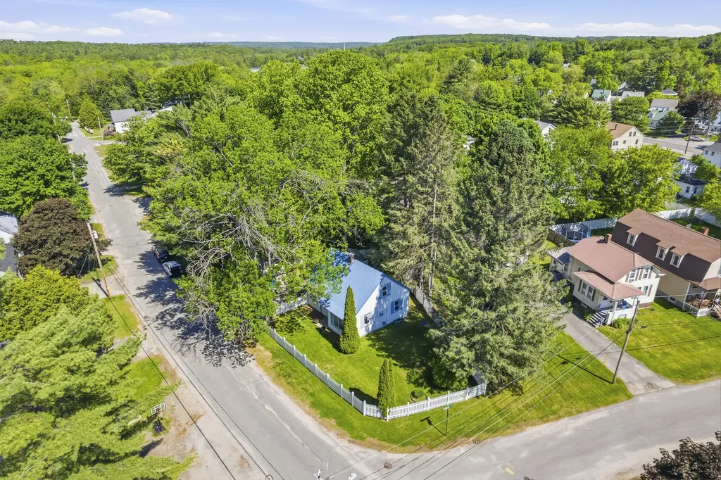27 Edgemont Avenue Waterville ME 04901
