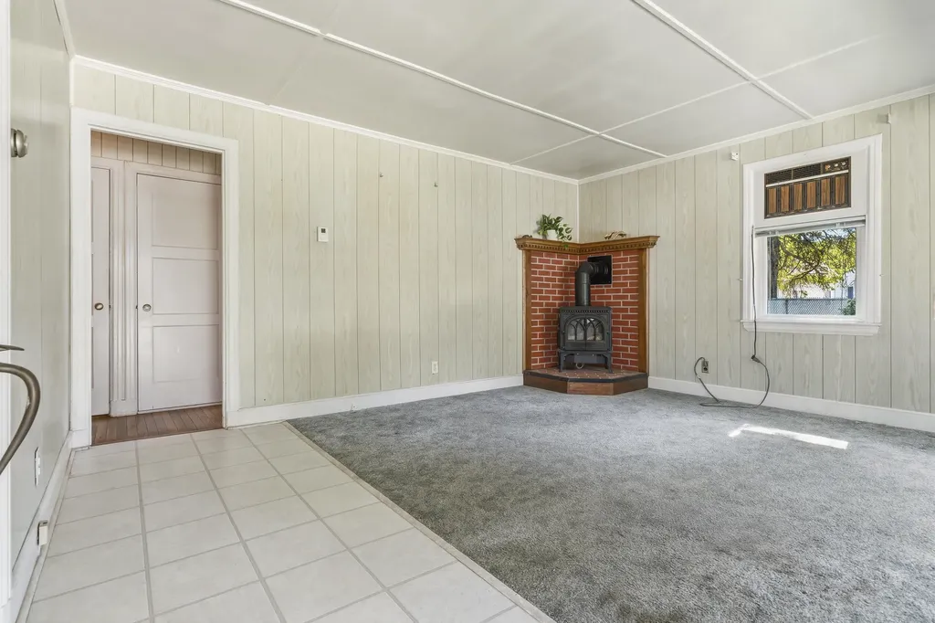 27 Edgemont Avenue Waterville ME 04901
