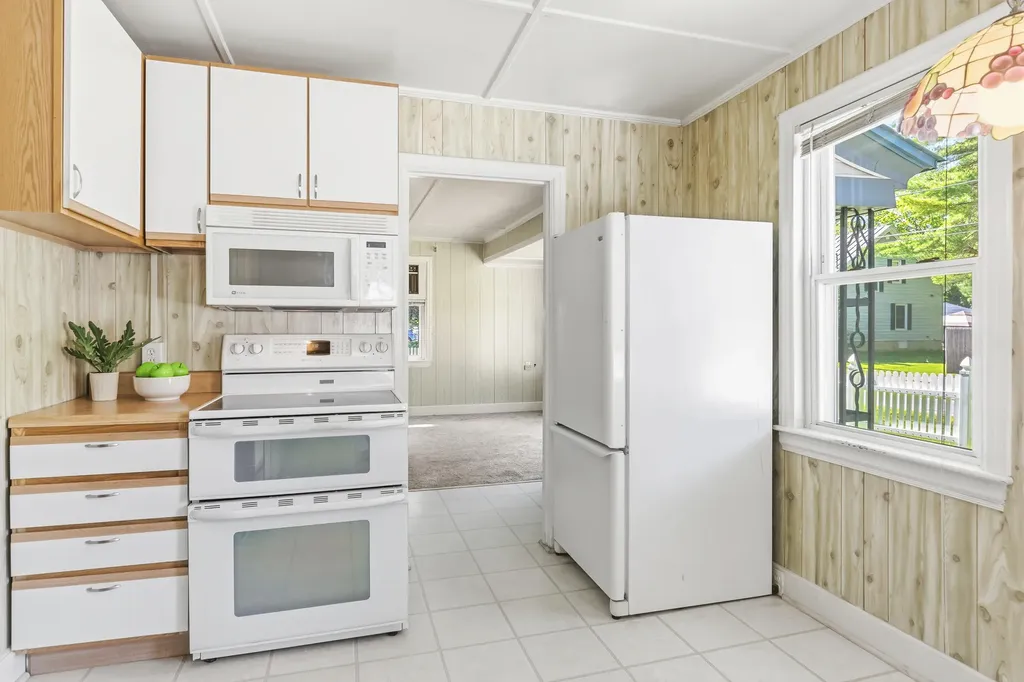27 Edgemont Avenue Waterville ME 04901
