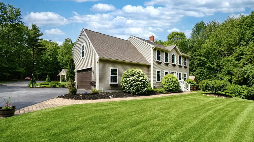 4 Chase Street Standish ME 04084