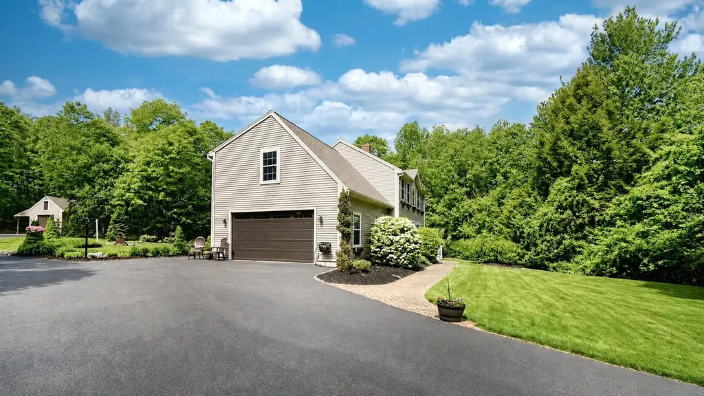 4 Chase Street Standish ME 04084