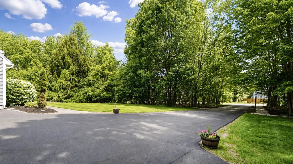 4 Chase Street Standish ME 04084