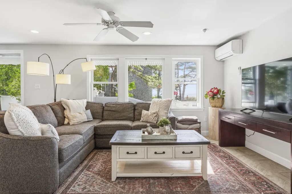 10 Lighthouse Lane Saco ME 04072