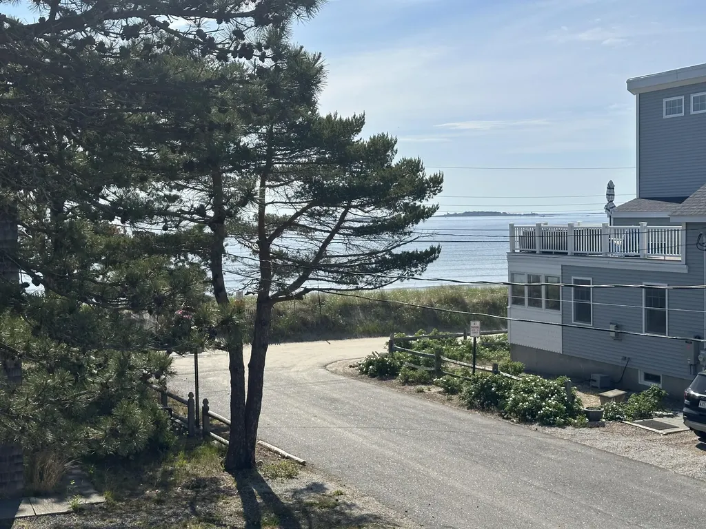 10 Lighthouse Lane Saco ME 04072