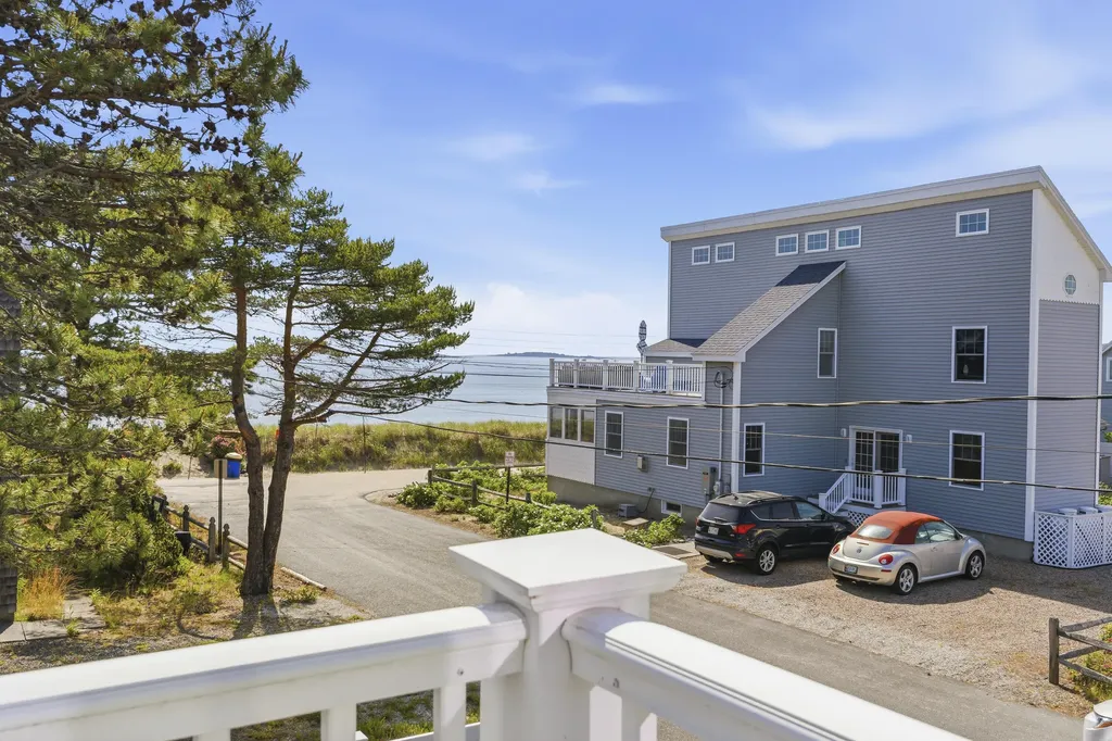 10 Lighthouse Lane Saco ME 04072