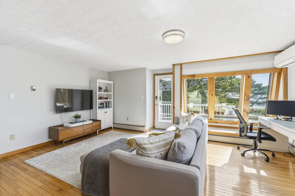 10 Lighthouse Lane Saco ME 04072