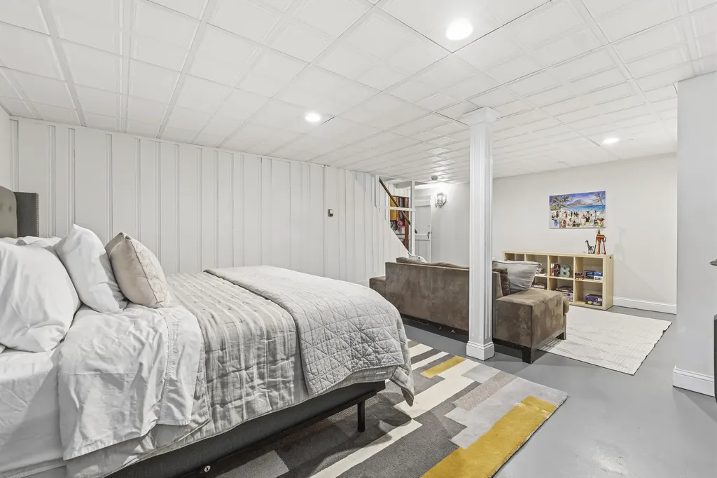 10 Lighthouse Lane Saco ME 04072