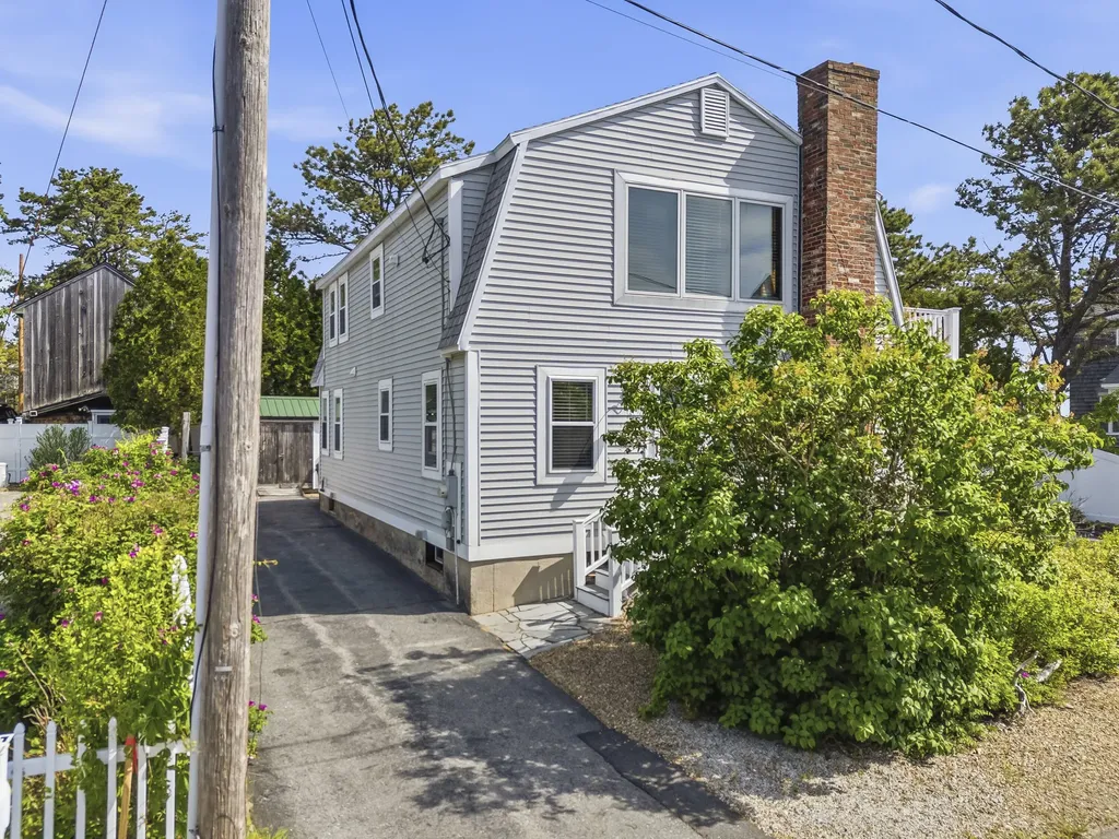 10 Lighthouse Lane Saco ME 04072