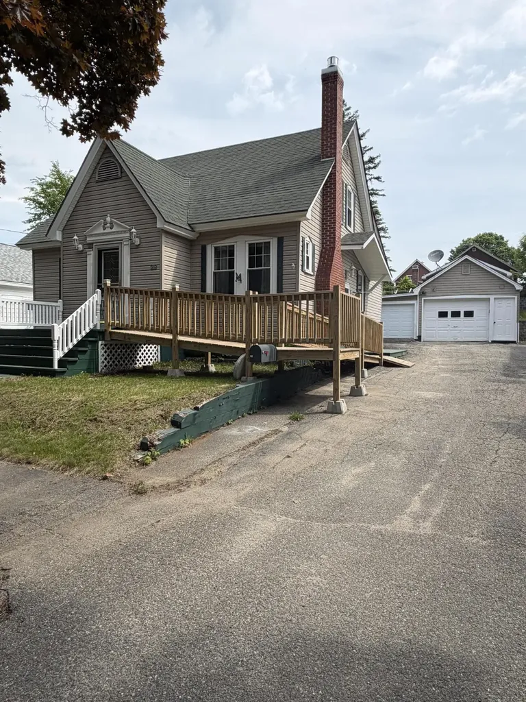 29 Somerset Street Millinocket ME 04462