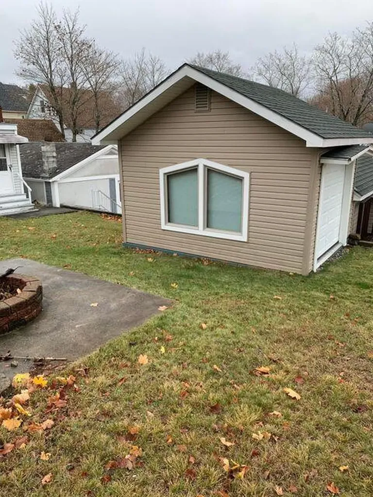 29 Somerset Street Millinocket ME 04462