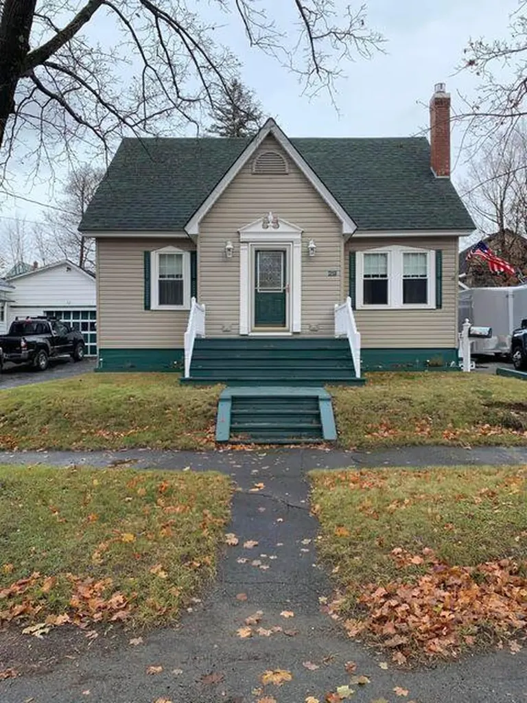 29 Somerset Street Millinocket ME 04462