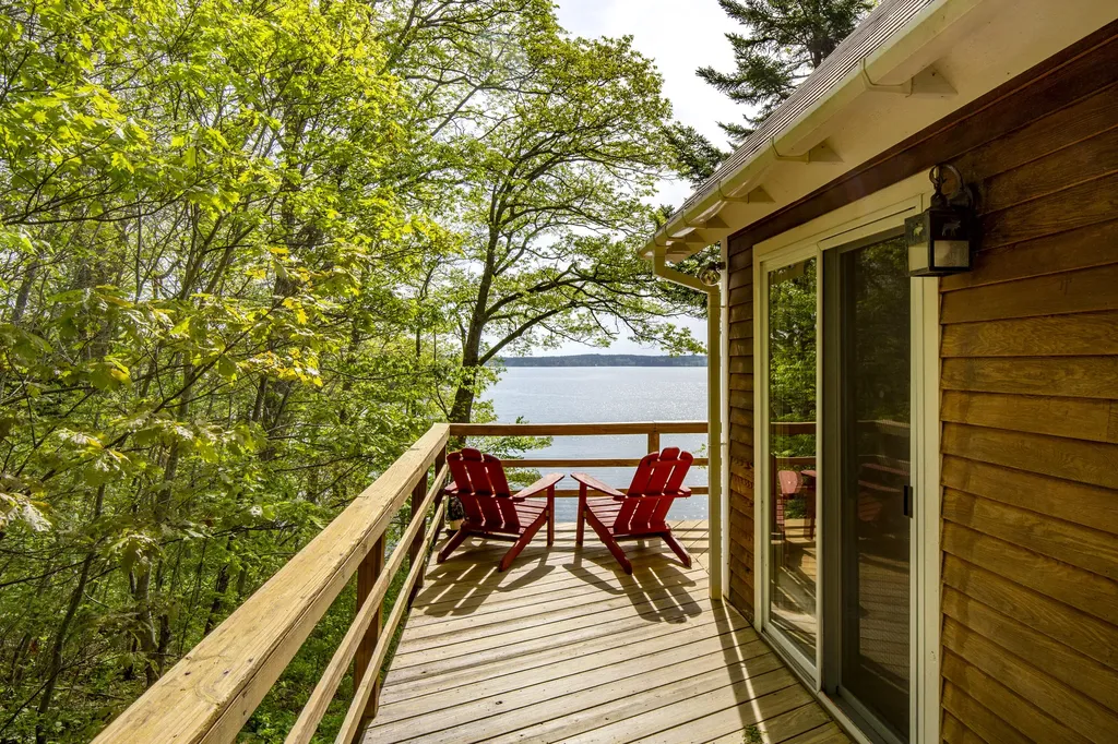 812 Pleasant Point Road Cushing ME 04563