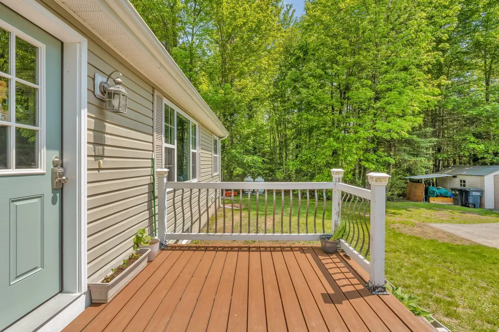 84 Mcintosh Avenue Levant ME 04456