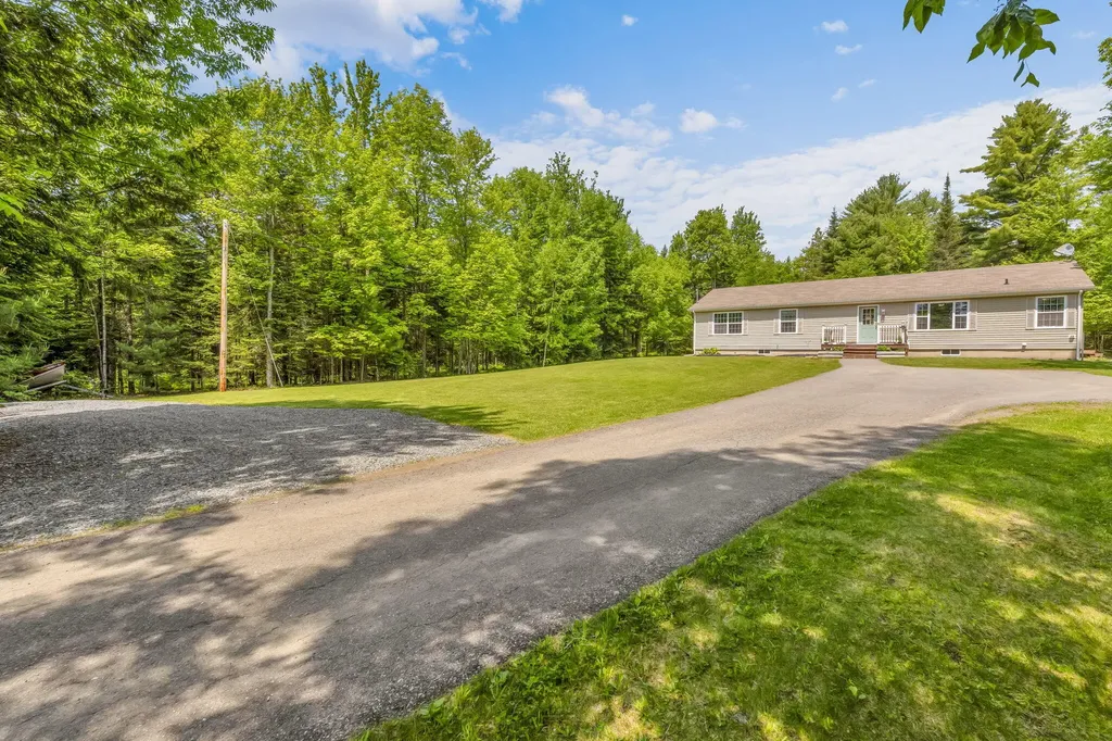 84 Mcintosh Avenue Levant ME 04456
