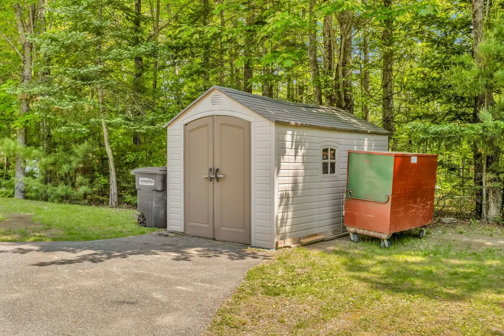 84 Mcintosh Avenue Levant ME 04456