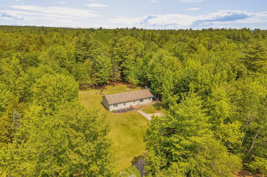 84 Mcintosh Avenue Levant ME 04456