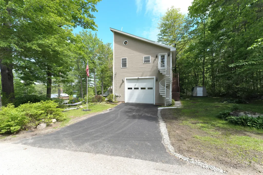 31 Vermont Avenue Greene ME 04236