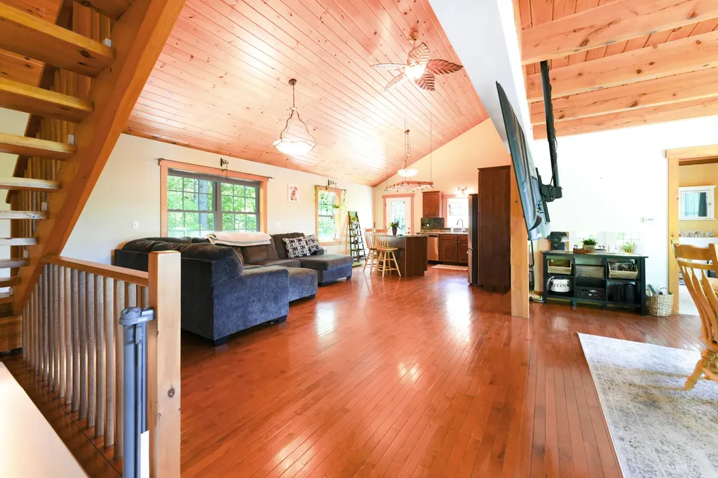 31 Vermont Avenue Greene ME 04236