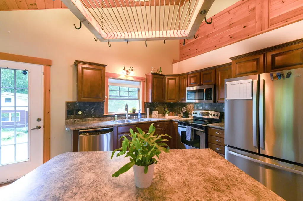 31 Vermont Avenue Greene ME 04236