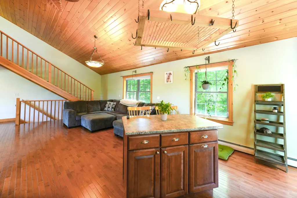 31 Vermont Avenue Greene ME 04236