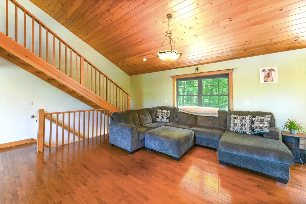 31 Vermont Avenue Greene ME 04236