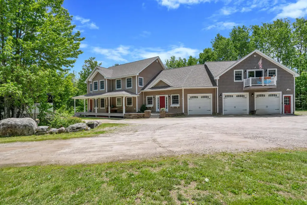 207 N Auburn Road Auburn ME 04210