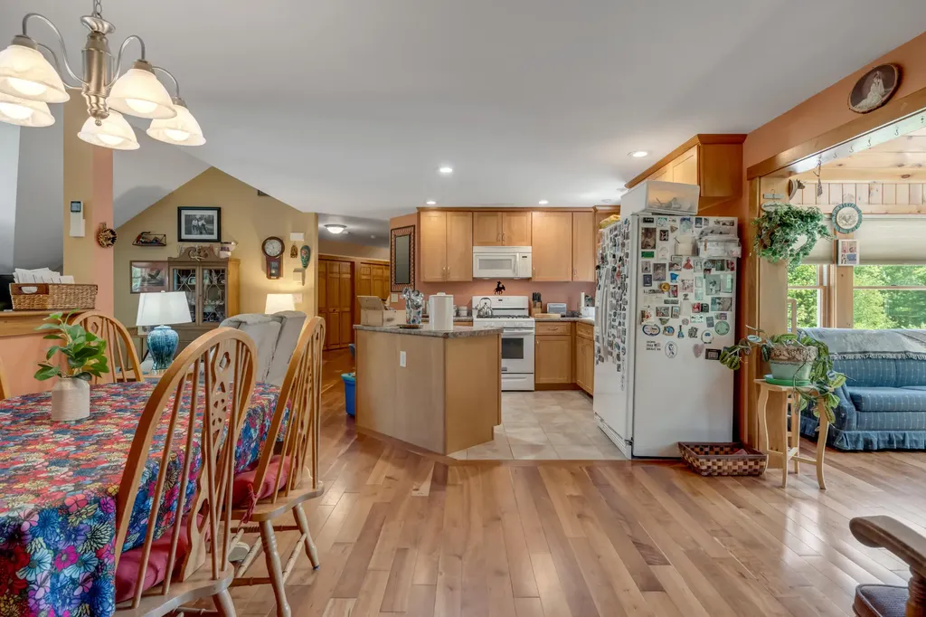 207 N Auburn Road Auburn ME 04210