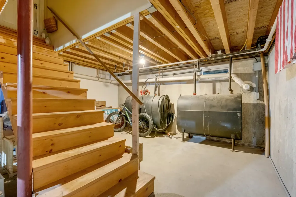 207 N Auburn Road Auburn ME 04210