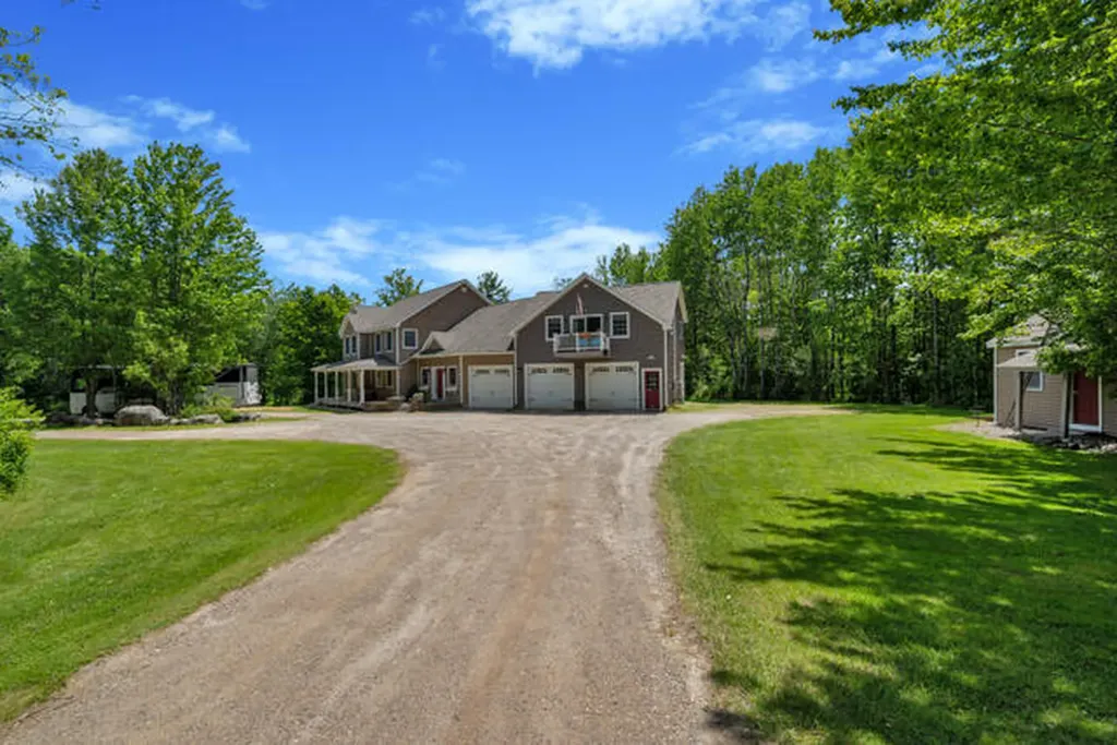 207 N Auburn Road Auburn ME 04210