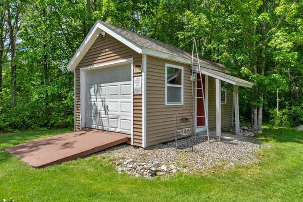 207 N Auburn Road Auburn ME 04210