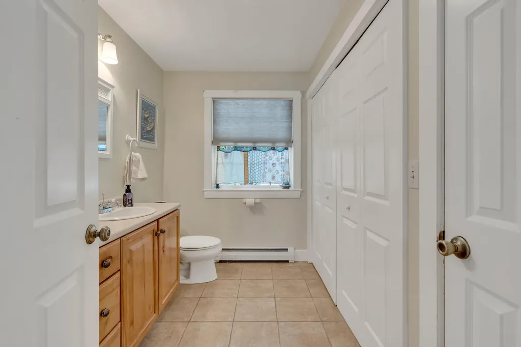 207 N Auburn Road Auburn ME 04210