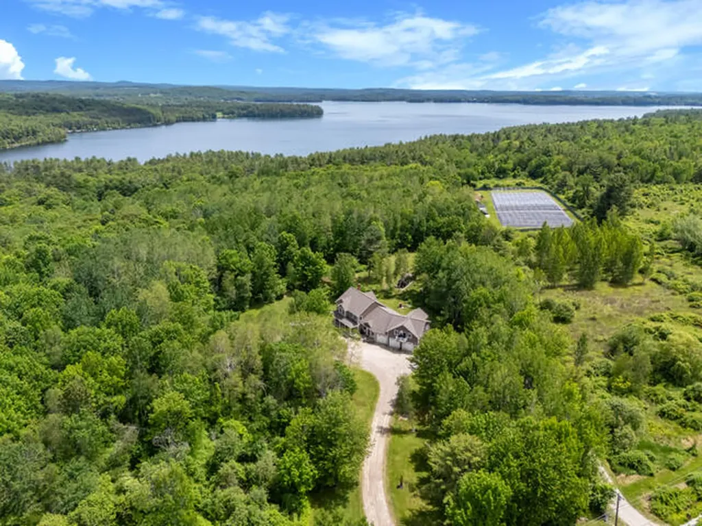 207 N Auburn Road Auburn ME 04210