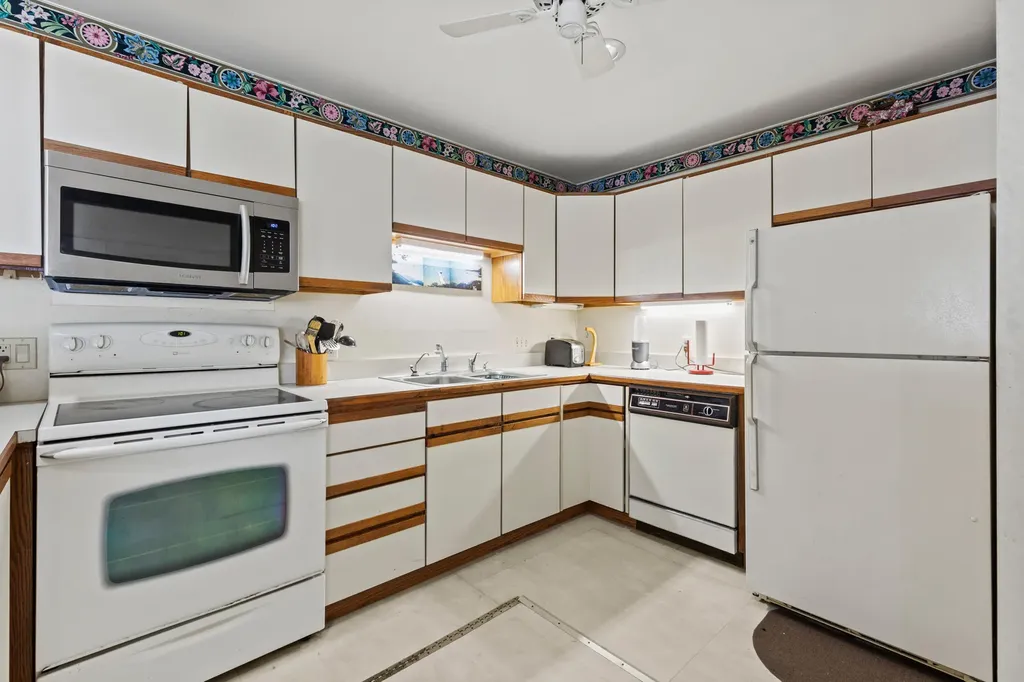 1112 Roosevelt Trail Windham ME 04062