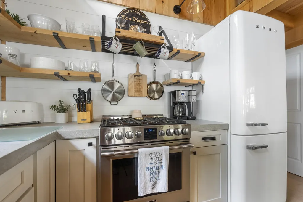 106 Mapleridge Road Nobleboro ME 04555