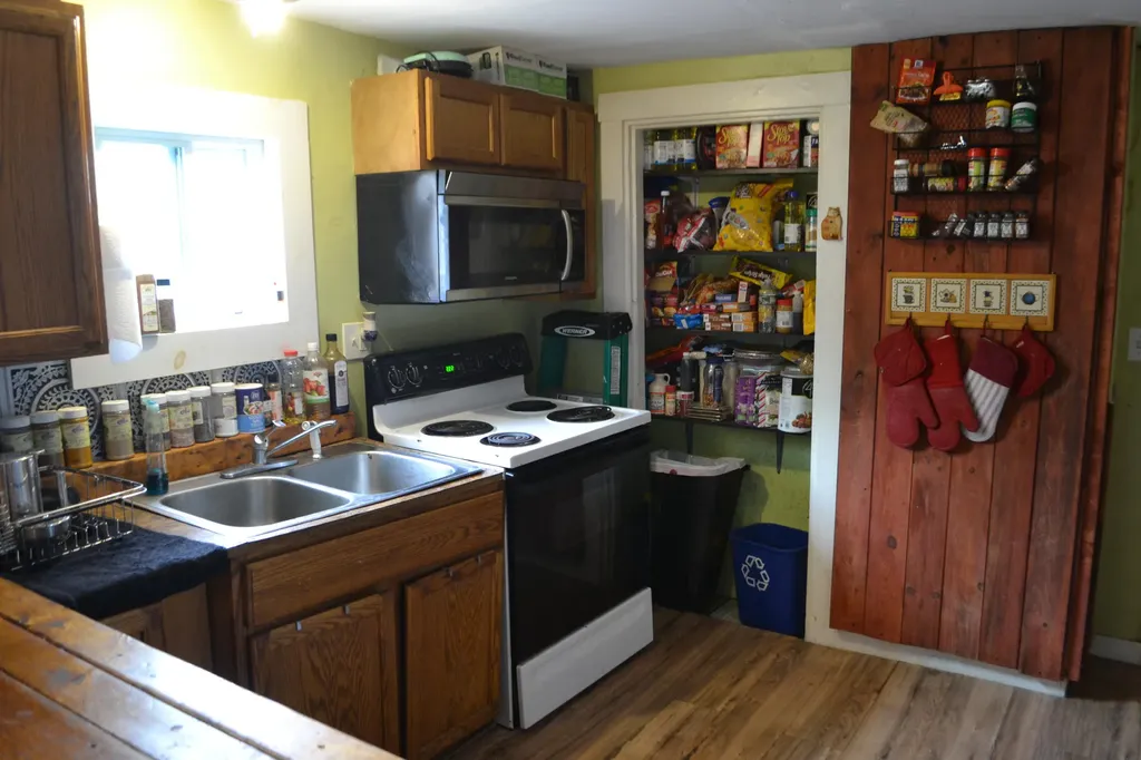 18 Weymouth Street Richmond ME 04357