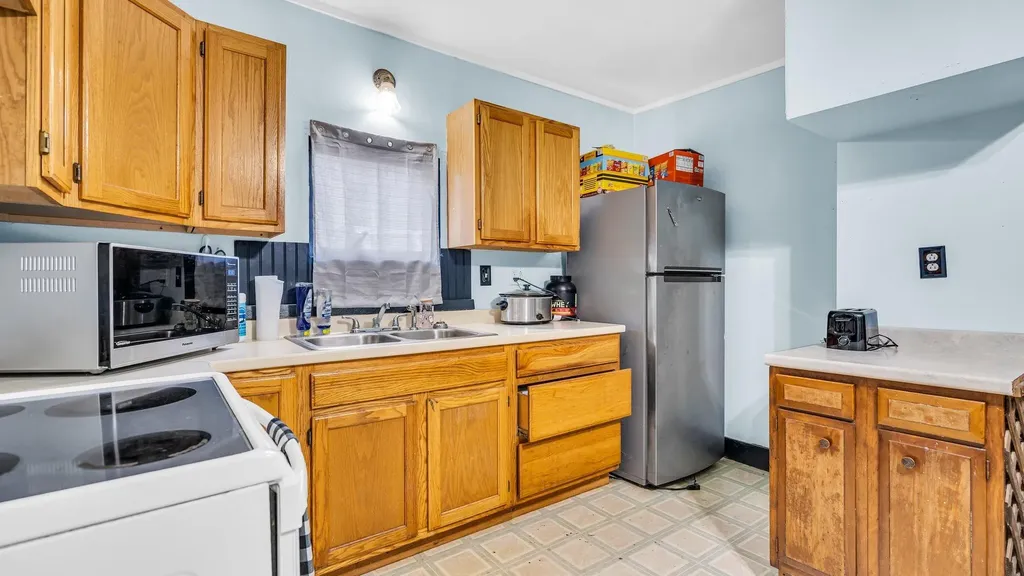 18 Weymouth Street Richmond ME 04357