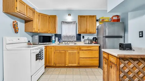 18 Weymouth Street Richmond ME 04357