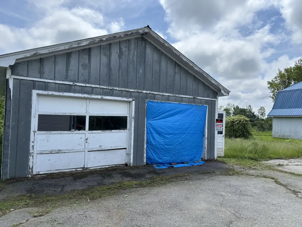 8 Oakland Road Fairfield ME 04937