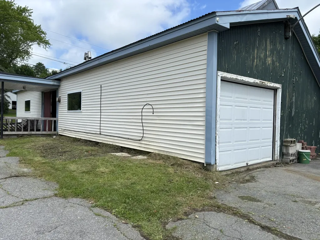 8 Oakland Road Fairfield ME 04937