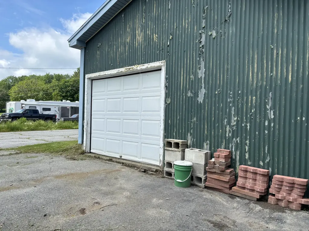 8 Oakland Road Fairfield ME 04937