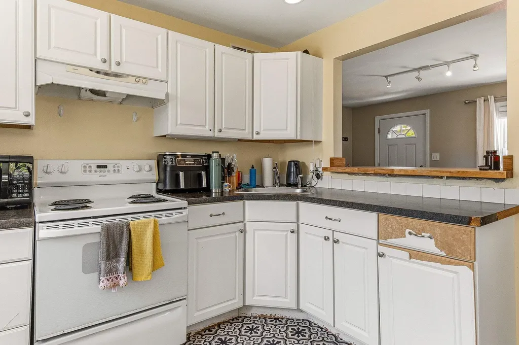 10-12 Dismukes Street Kittery ME 03904