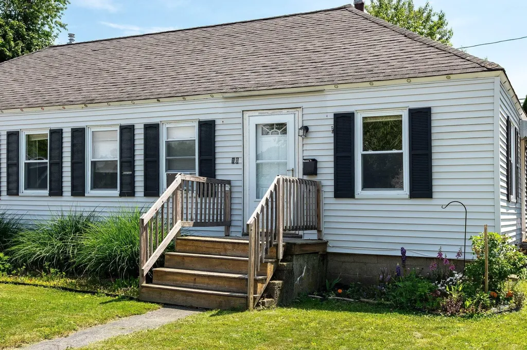 10-12 Dismukes Street Kittery ME 03904