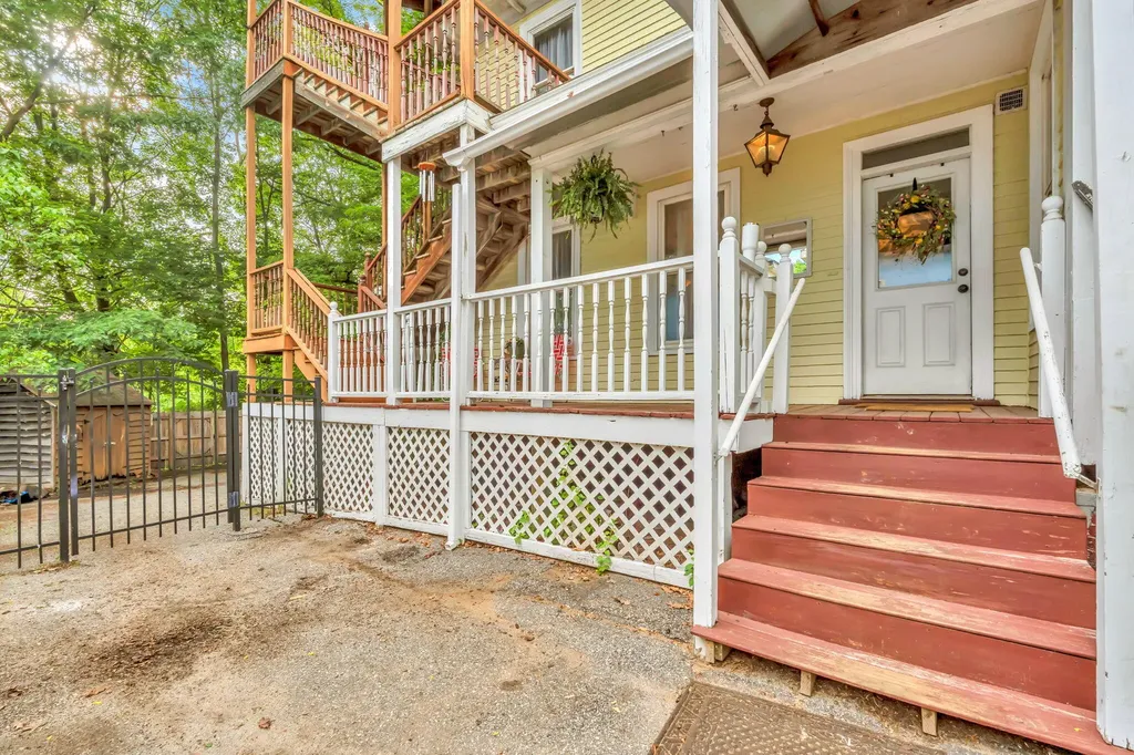 21 Laurel Avenue Auburn ME 04210