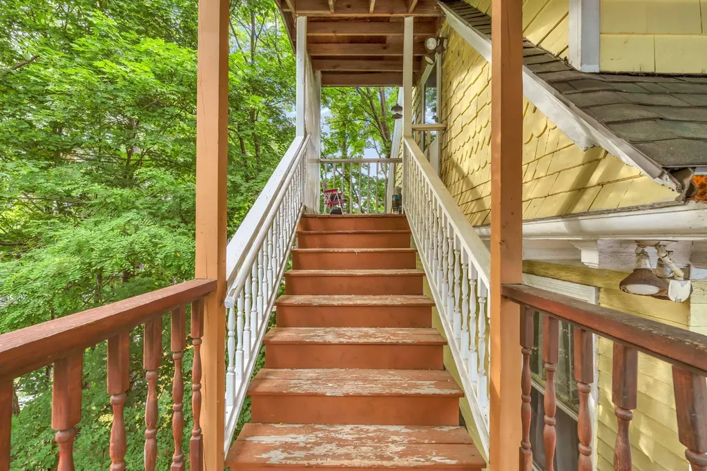 21 Laurel Avenue Auburn ME 04210