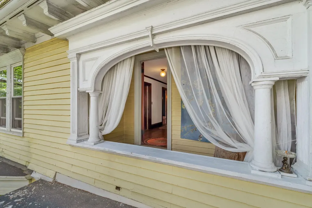 21 Laurel Avenue Auburn ME 04210