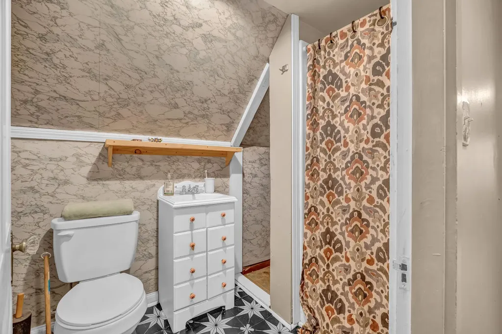 21 Laurel Avenue Auburn ME 04210