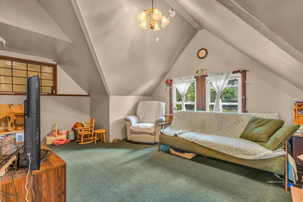 21 Laurel Avenue Auburn ME 04210